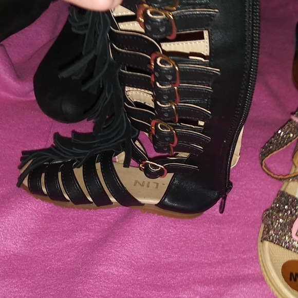 Bundle of Toddler Girl Size(8 and 9) SHOES(6) pairs - Picture 5 of 7